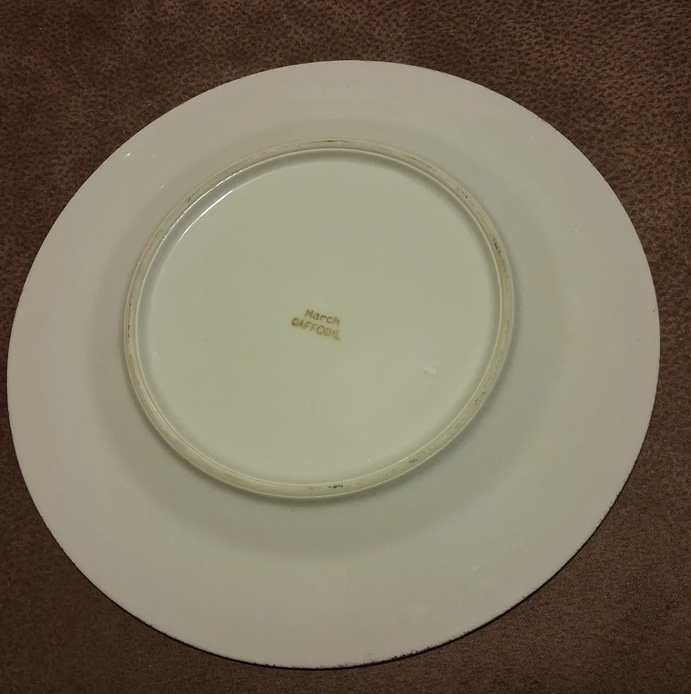 UCAGCO Vintage Iridescent Japan Lusterware Salad Plate With Daffodils